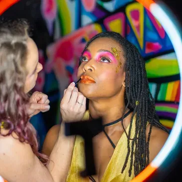 Jessa Jaguar creating a bold editorial makeup look for a Black woman during a live event in Pinellas County